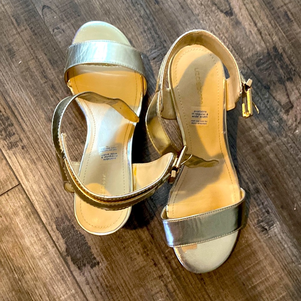 Liz Claiborne Size 10 sandals